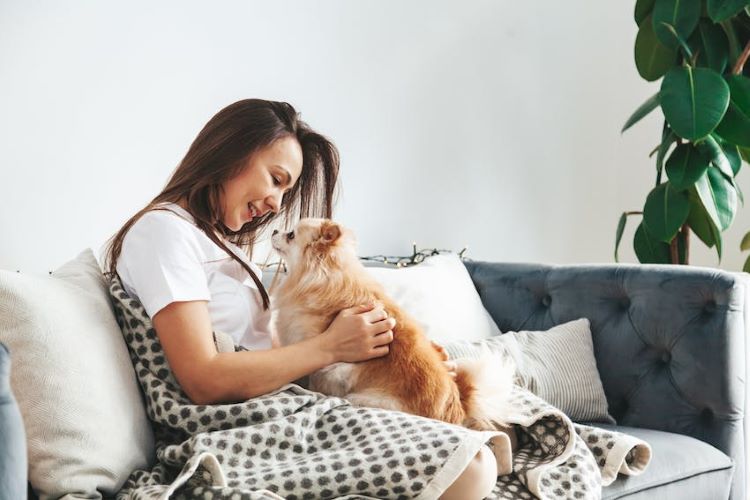 pet-sitter-with-dog