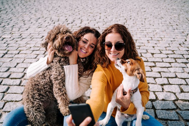 pet-parents-with-dogs